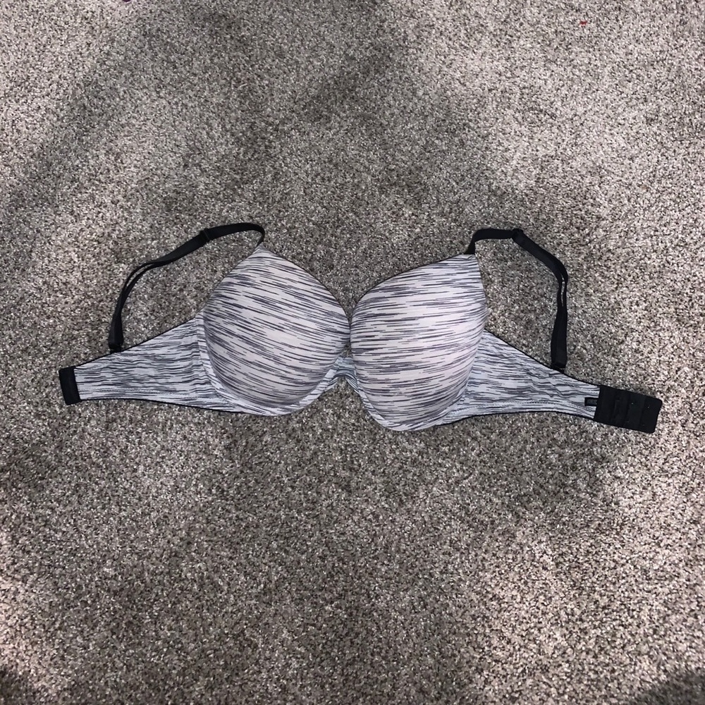 PINK vs bra